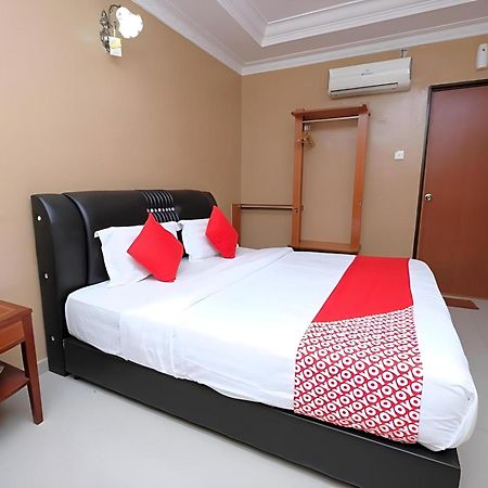 Super Oyo 707 Ayuni Hotel Bangi Exterior photo