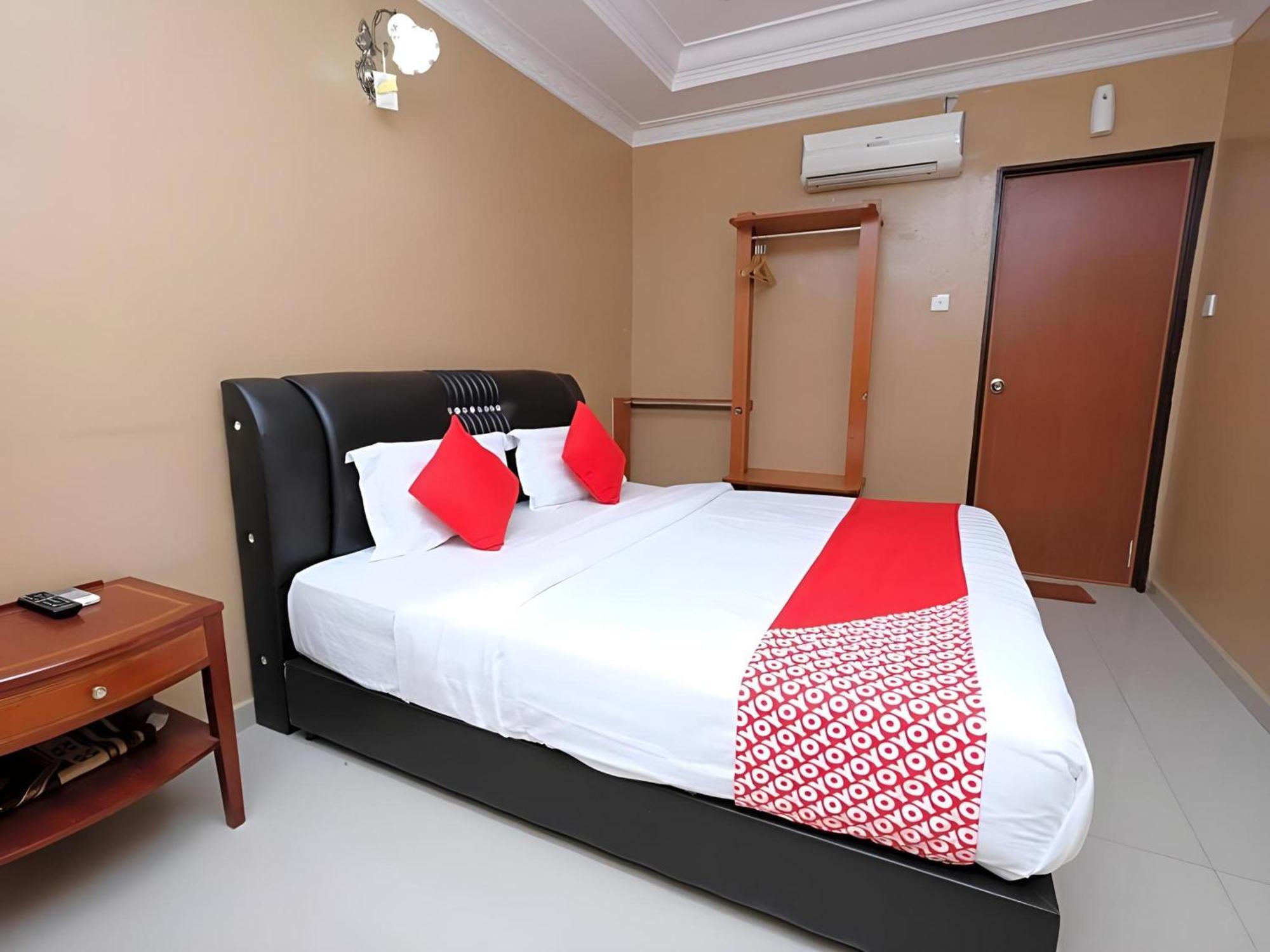 Super Oyo 707 Ayuni Hotel Bangi Exterior photo
