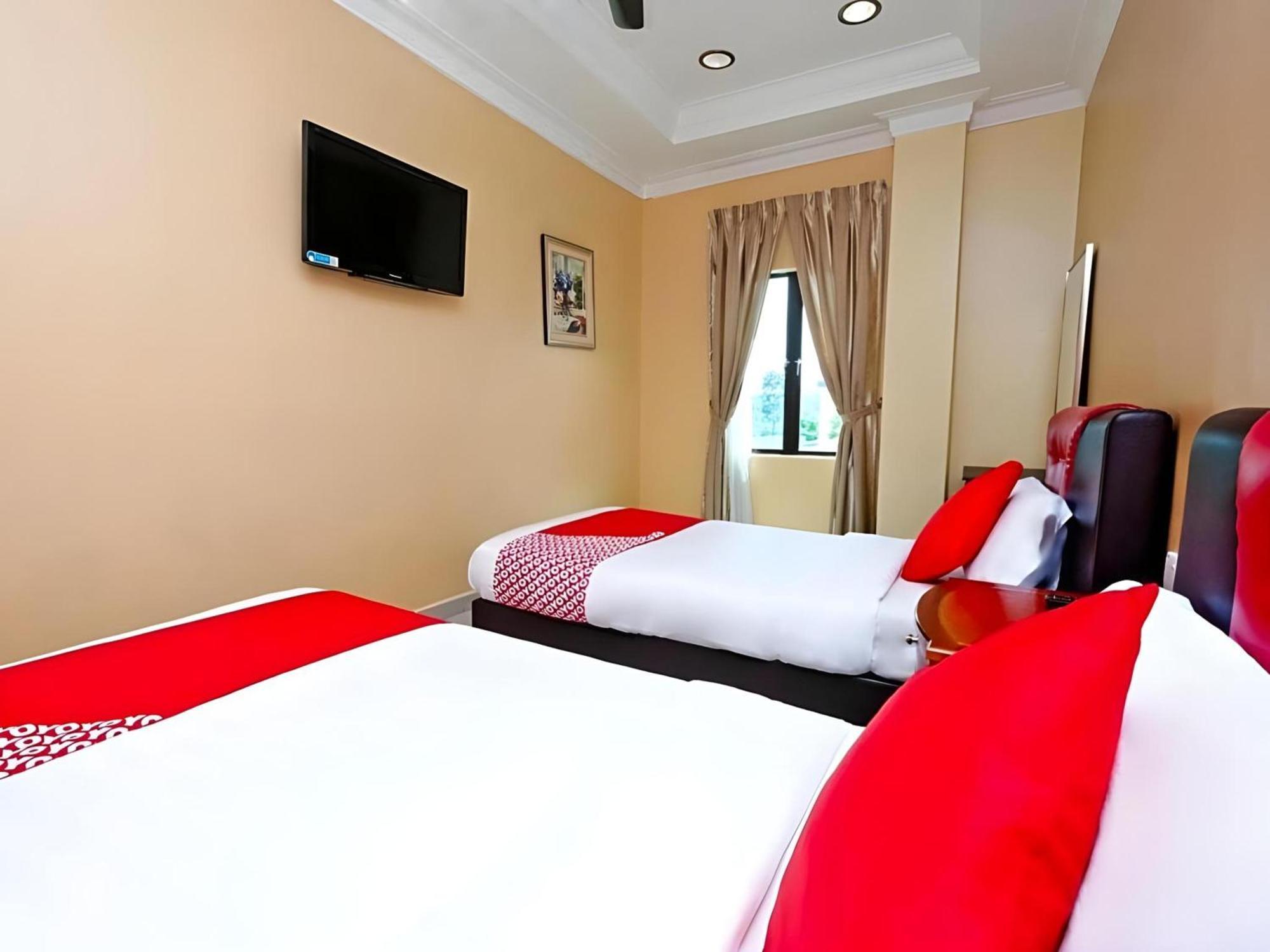 Super Oyo 707 Ayuni Hotel Bangi Exterior photo
